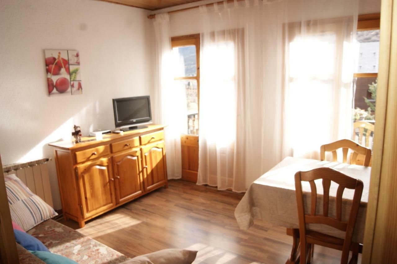 Apartaments Pont Romanic Espot Exterior photo