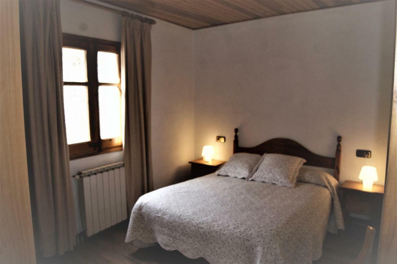 Apartaments Pont Romanic Espot Exterior photo